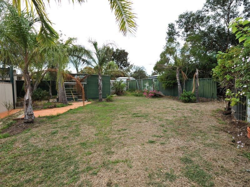 15 Cowlishaw Rise, Parmelia WA 6167