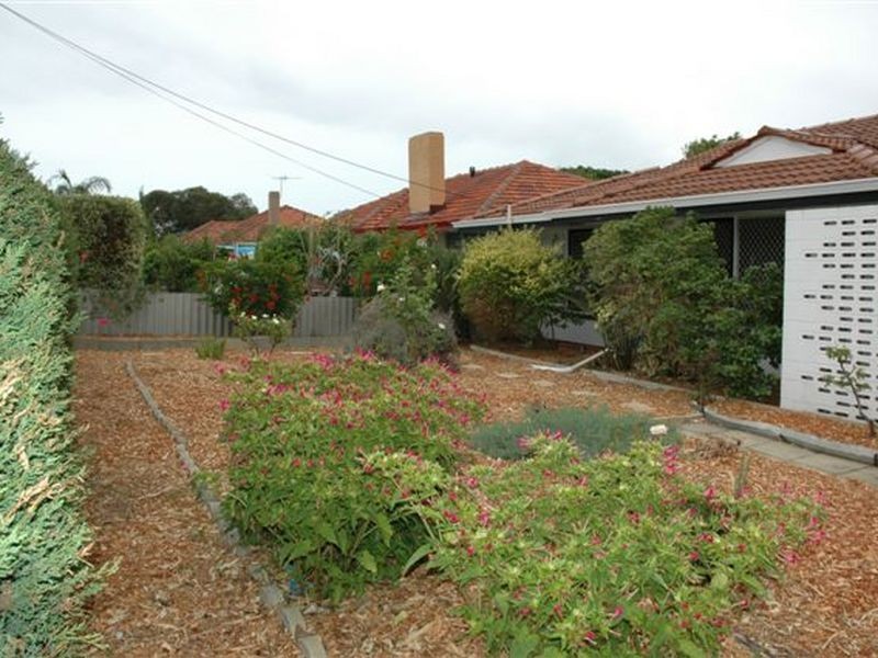 7 Sulphur Road, Orelia WA 6167