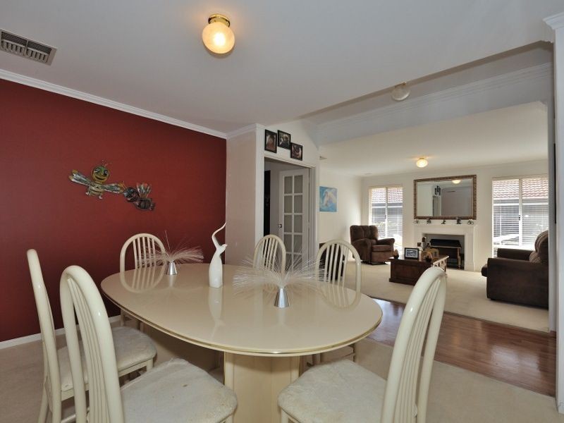 24 Rutherford Square, Orelia WA 6167