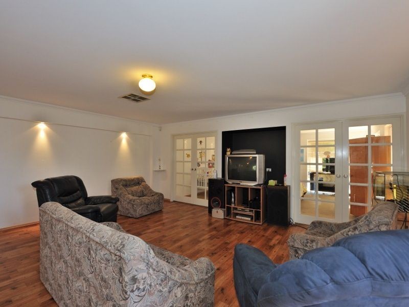 24 Rutherford Square, Orelia WA 6167