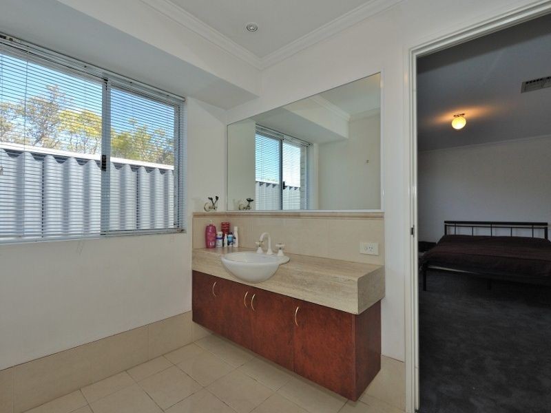 24 Rutherford Square, Orelia WA 6167