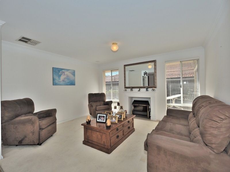 24 Rutherford Square, Orelia WA 6167