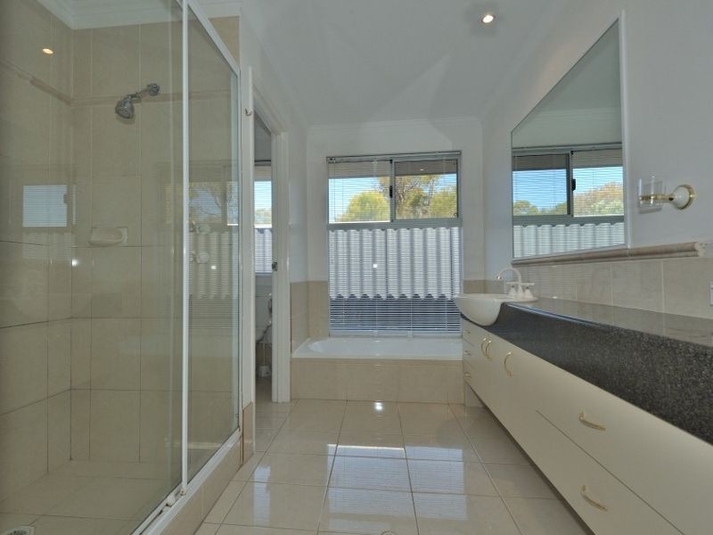 24 Rutherford Square, Orelia WA 6167