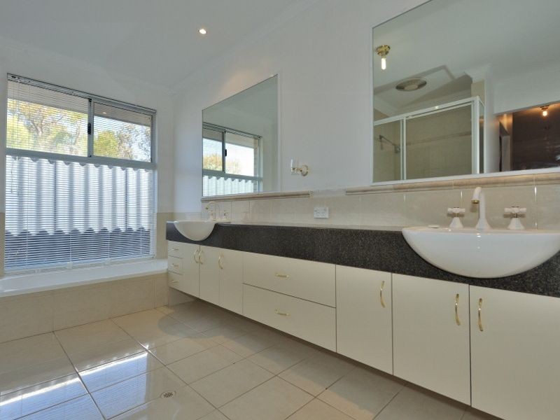 24 Rutherford Square, Orelia WA 6167