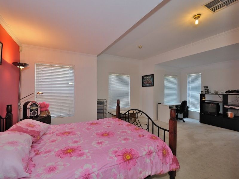 24 Rutherford Square, Orelia WA 6167