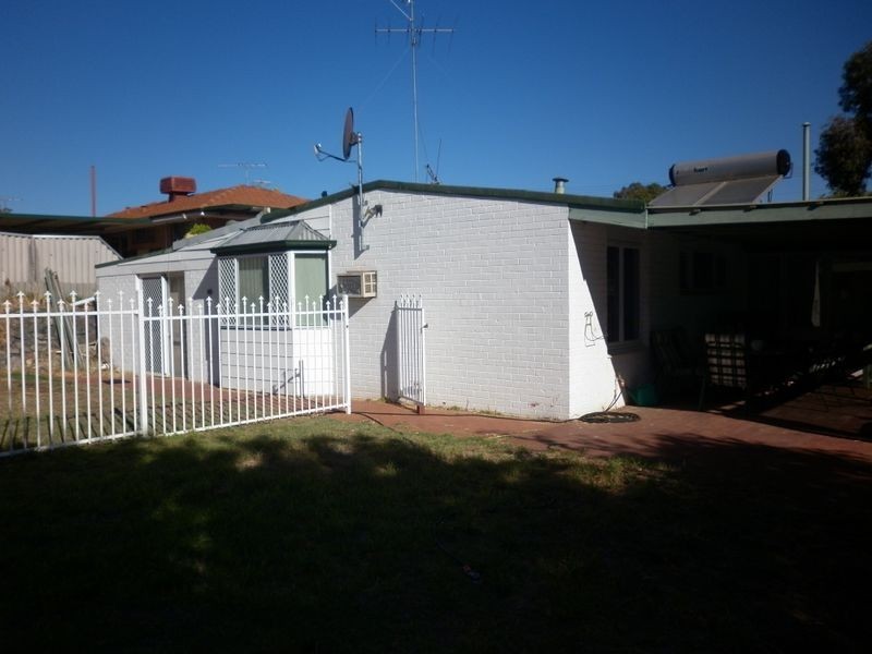 3 Coleman Rd, Calista WA 6167