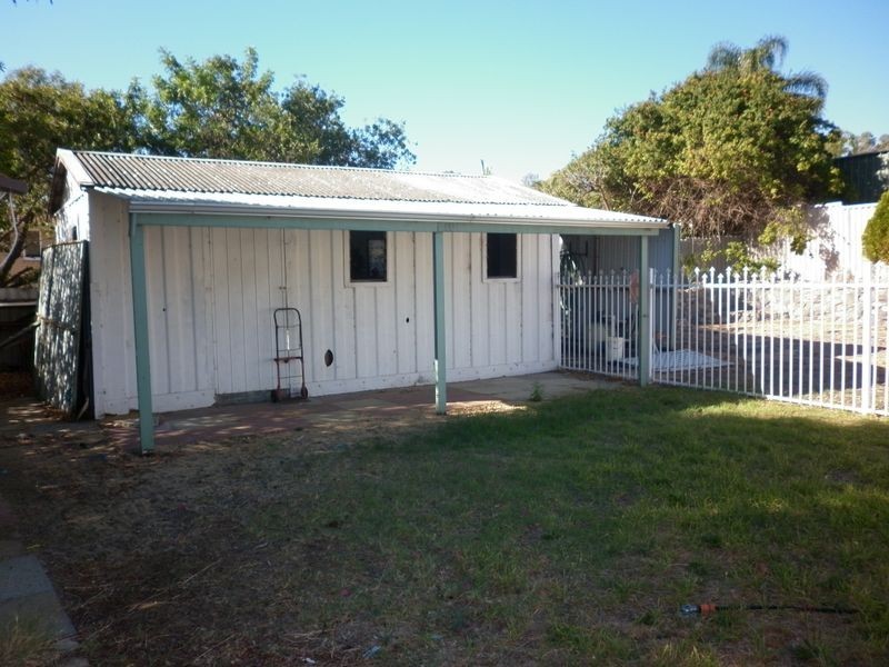 3 Coleman Rd, Calista WA 6167