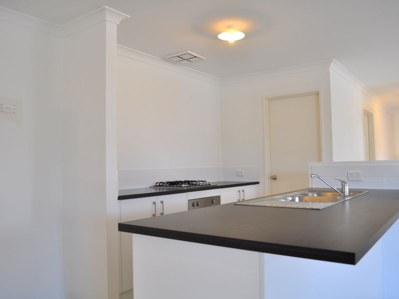 27 Maycock Place, Orelia WA 6167
