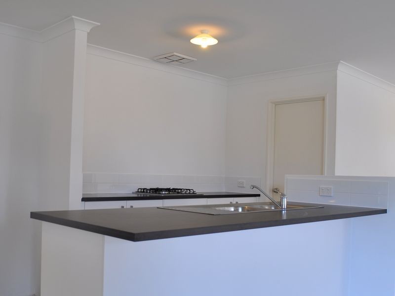 27 Maycock Place, Orelia WA 6167