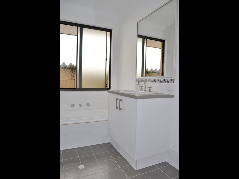 27 Maycock Place, Orelia WA 6167