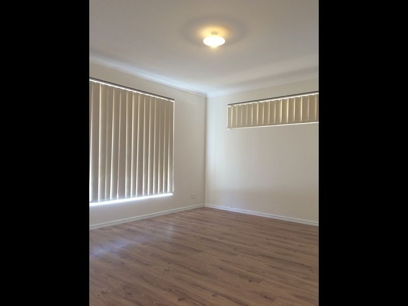 27 Maycock Place, Orelia WA 6167