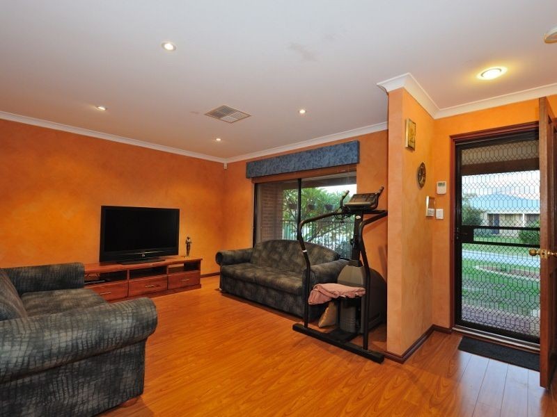 10 Cawdor Lane, Orelia WA 6167