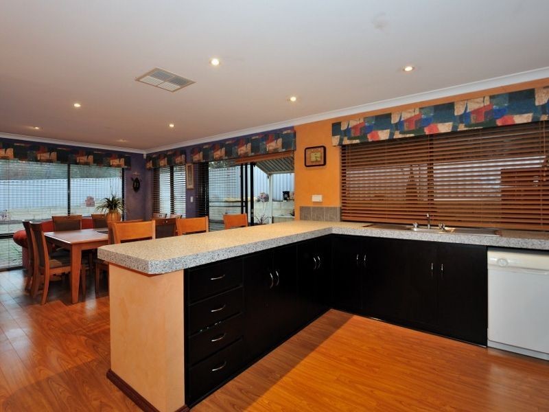 10 Cawdor Lane, Orelia WA 6167