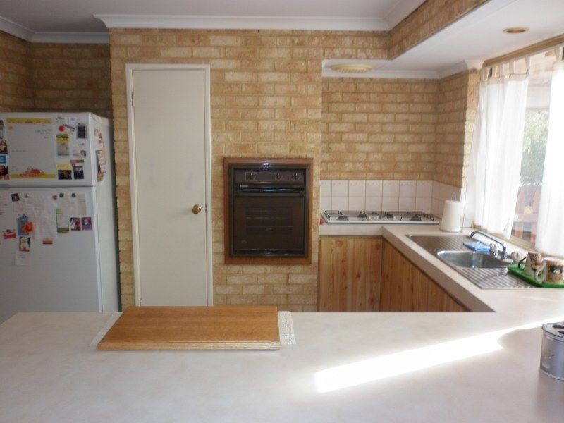 28 Porter Gardens, Leda WA 6170