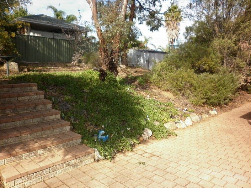 28 Porter Gardens, Leda WA 6170