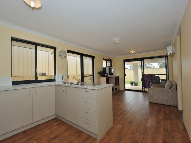 14 Oakham Way, Orelia WA 6167