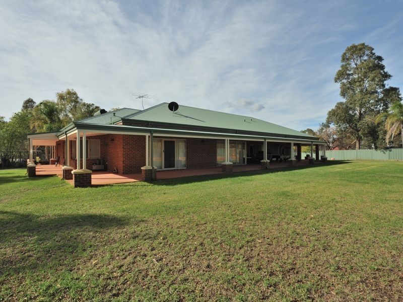 3 Braddock Rd, Wellard WA 6170