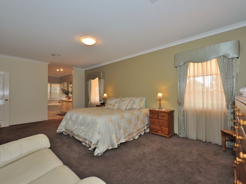 3 Braddock Rd, Wellard WA 6170