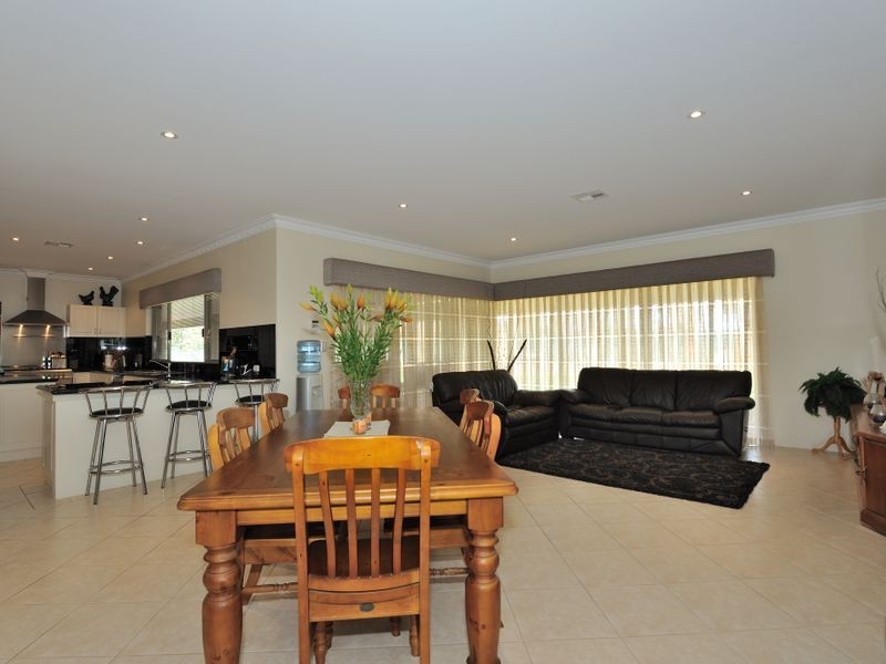 3 Braddock Rd, Wellard WA 6170