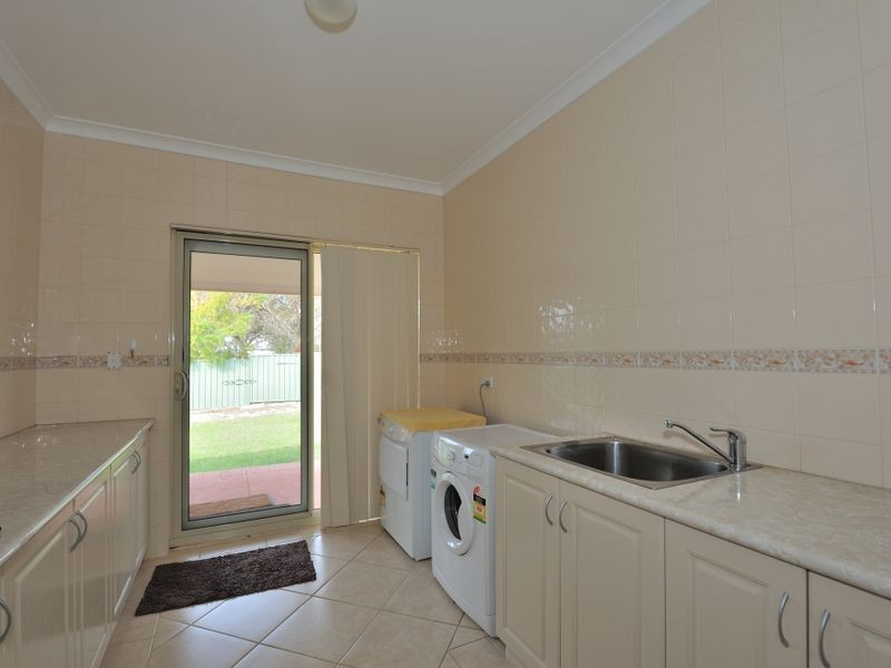 3 Braddock Rd, Wellard WA 6170