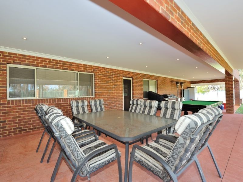 3 Braddock Rd, Wellard WA 6170