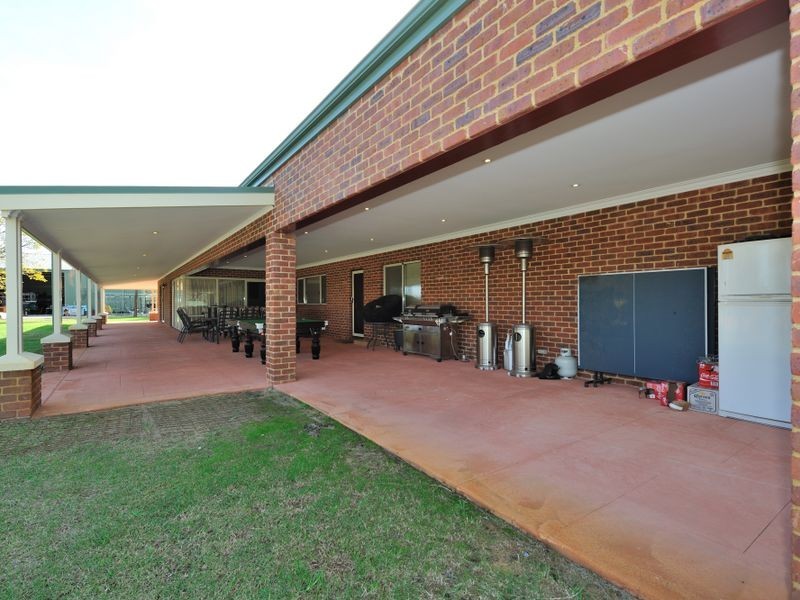 3 Braddock Rd, Wellard WA 6170