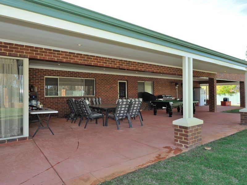 3 Braddock Rd, Wellard WA 6170