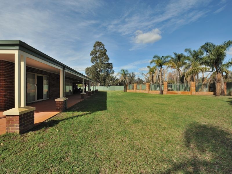 3 Braddock Rd, Wellard WA 6170