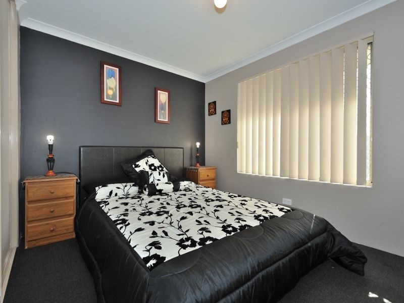 6 Holyrood Close, Orelia WA 6167