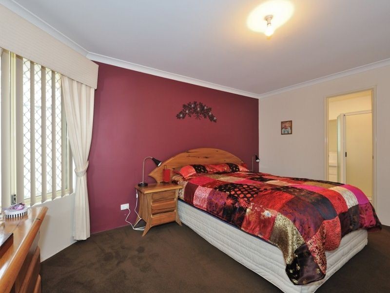 6 Holyrood Close, Orelia WA 6167