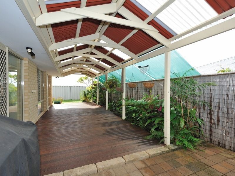 6 Holyrood Close, Orelia WA 6167