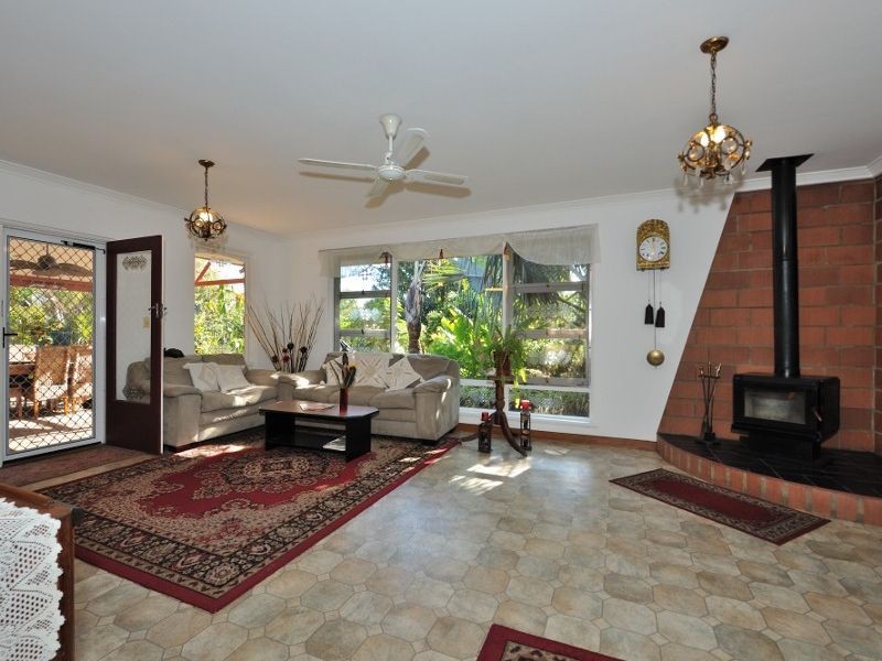 6 Bolton Way, Orelia WA 6167