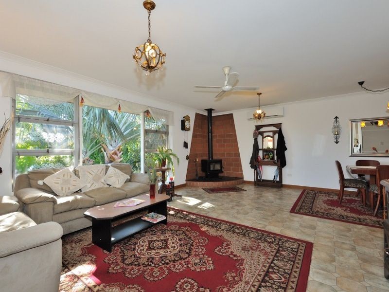 6 Bolton Way, Orelia WA 6167