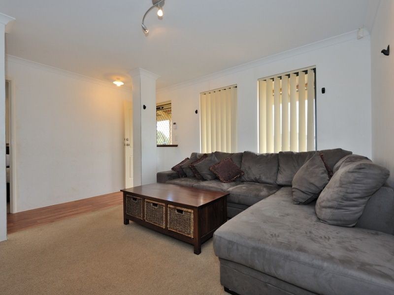 6 Madge Way, Leda WA 6170