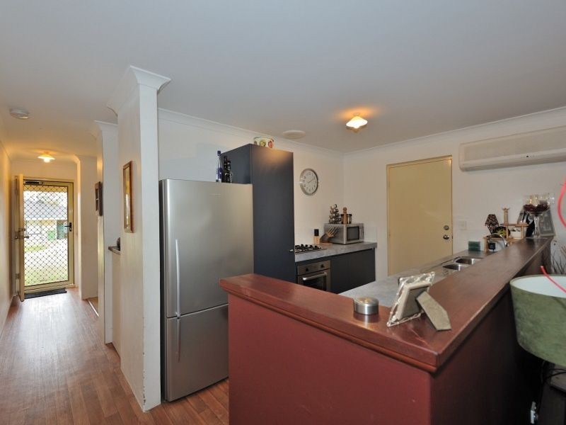 6 Madge Way, Leda WA 6170