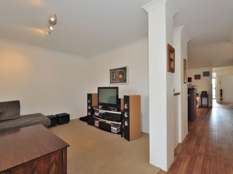 6 Madge Way, Leda WA 6170