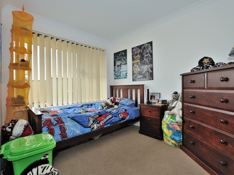 6 Madge Way, Leda WA 6170