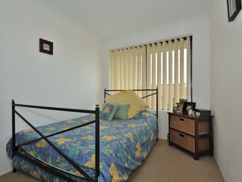 6 Madge Way, Leda WA 6170