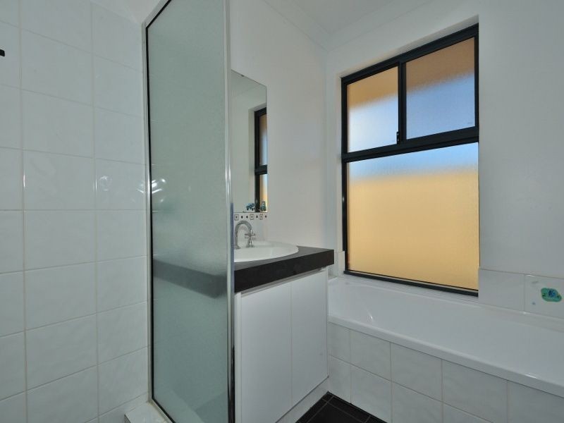 6 Madge Way, Leda WA 6170