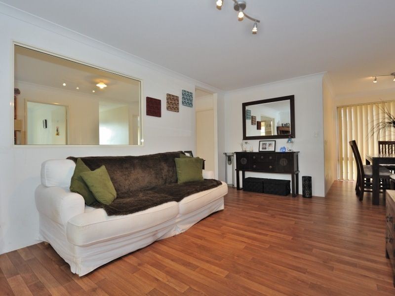 6 Madge Way, Leda WA 6170