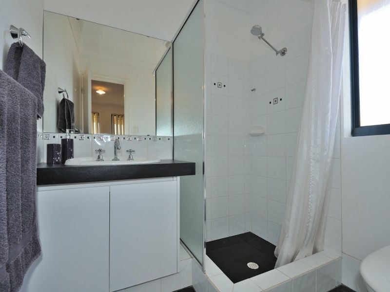 6 Madge Way, Leda WA 6170