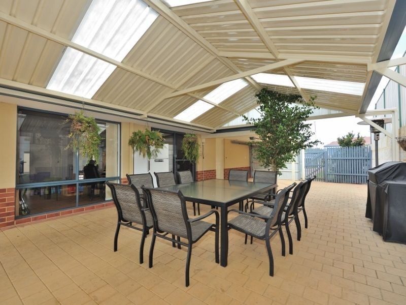 6 Madge Way, Leda WA 6170