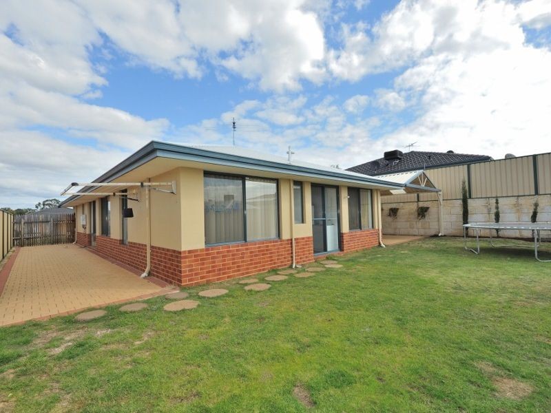 6 Madge Way, Leda WA 6170