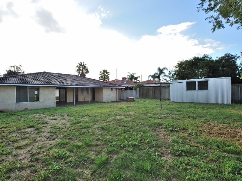 18 Dawson Way, Parmelia WA 6167