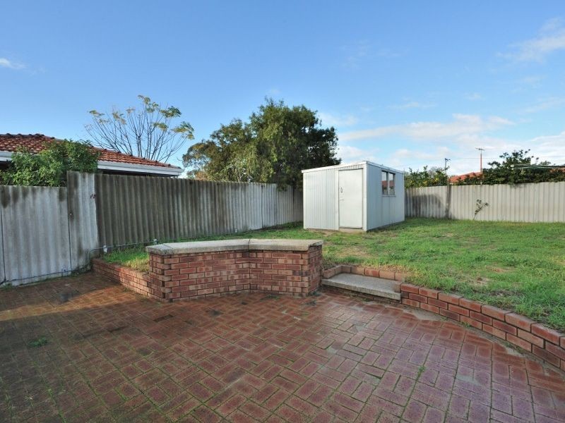 18 Dawson Way, Parmelia WA 6167