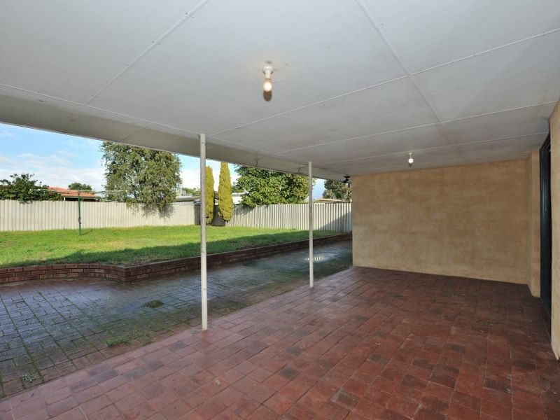 18 Dawson Way, Parmelia WA 6167