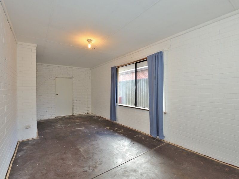 18 Dawson Way, Parmelia WA 6167