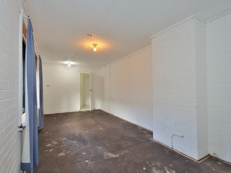 18 Dawson Way, Parmelia WA 6167