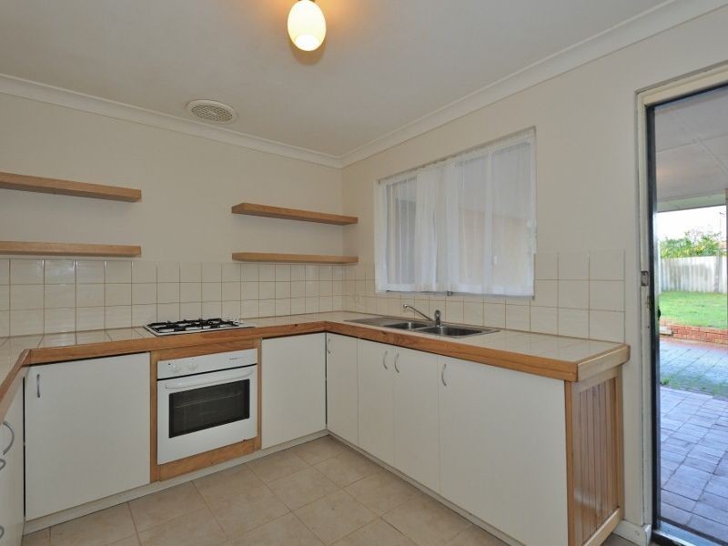 18 Dawson Way, Parmelia WA 6167