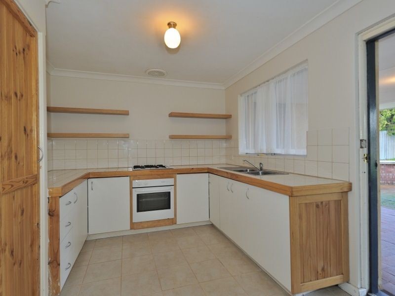 18 Dawson Way, Parmelia WA 6167